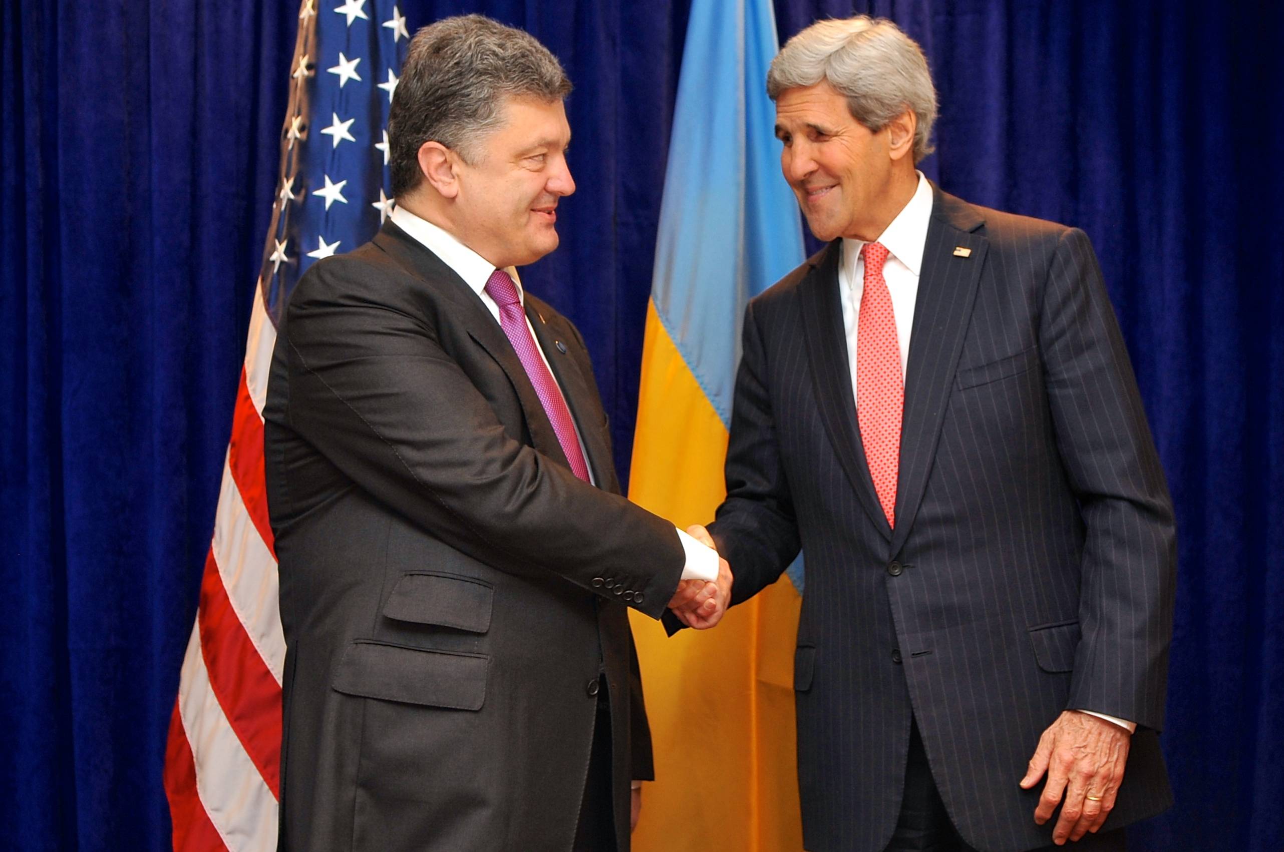 Secretary_Kerry_Shakes_Hands_With_Ukrainian_President-elect_Poroshenko_Before_Meeting_in_Warsaw_01